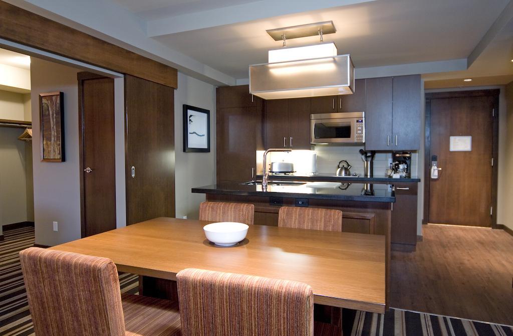 Hotel Lodging Ovations 4*
