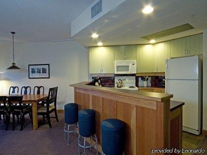 Hotel Lodging Ovations 4*