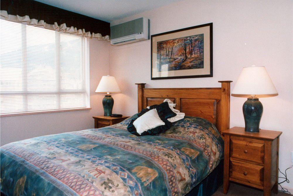 Resortquest At The Town Plaza Hotel Whistler