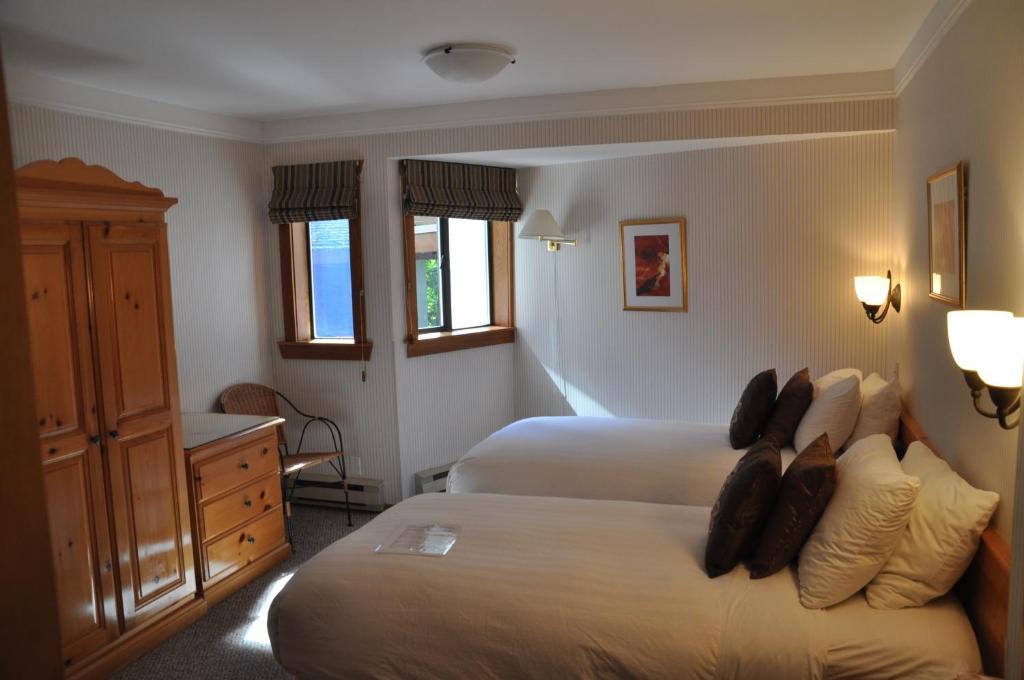 Bear Tracks Chalet Bed & Breakfast