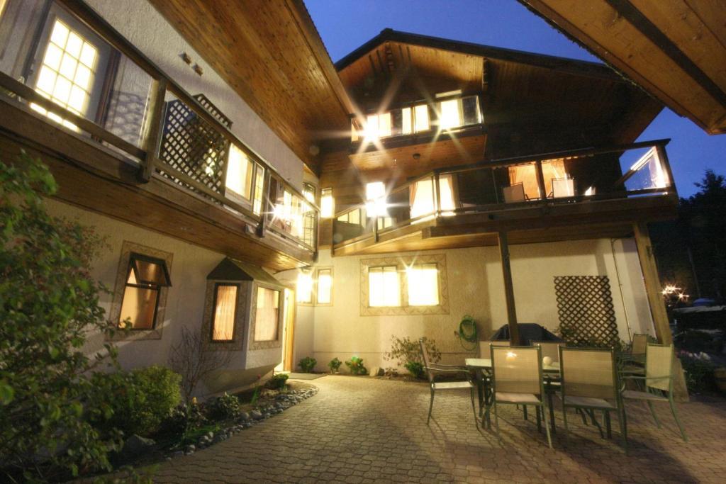 Bed & Breakfast Bear Tracks Chalet 3*