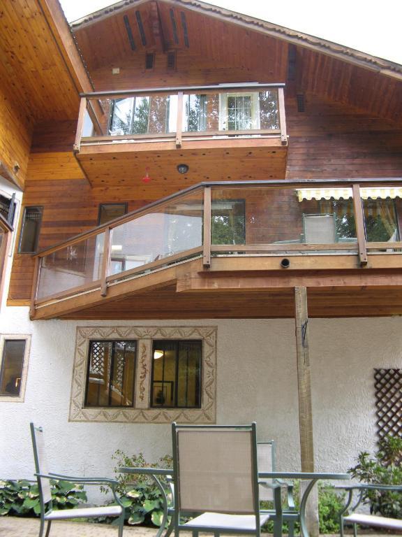 Bed & Breakfast Bear Tracks Chalet 3*