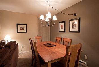 Whiski Jack Creekside Apartment *