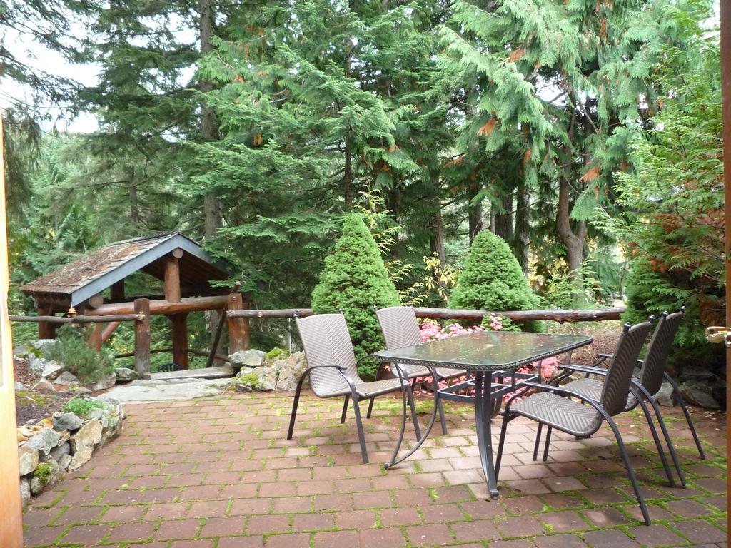 At Clifftop Lane 4* Whistler