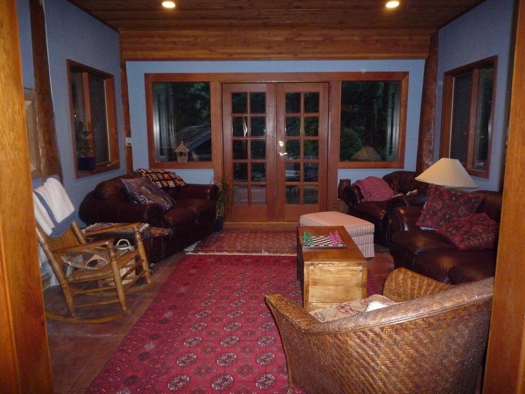 At Clifftop Lane 4* Whistler