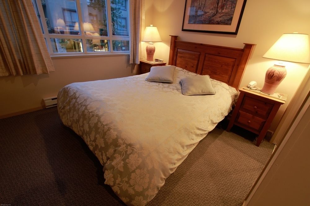 Town Plaza By Premier Hotel 3*