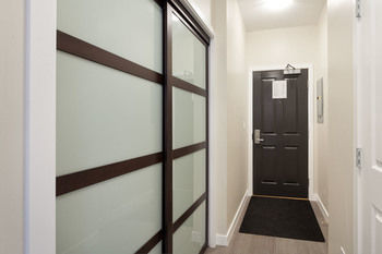 Alpenglow Suite: Village Mountain Retreat Apartment Whistler