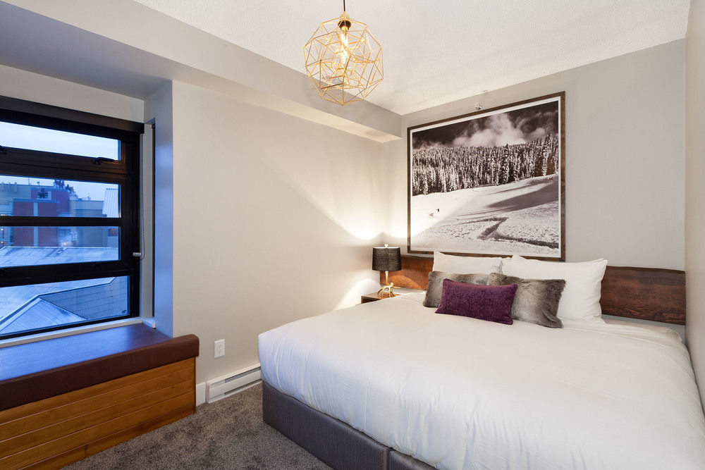 Carleton 4*