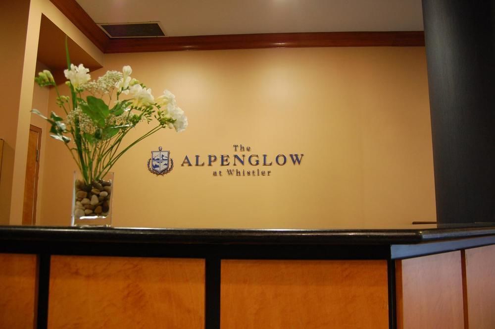 Alpenglow Suite: Village Mountain Retreat