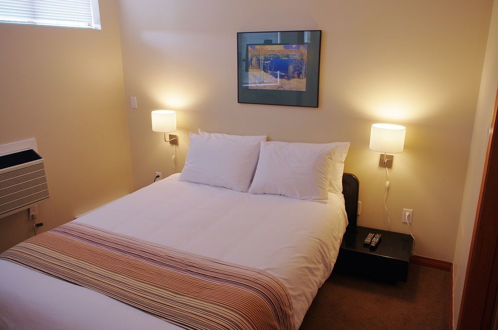 Alpenglow Suite: Village Mountain Retreat * Whistler