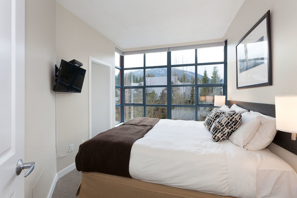 Alpenglow Suite: Village Mountain Retreat Apartment *