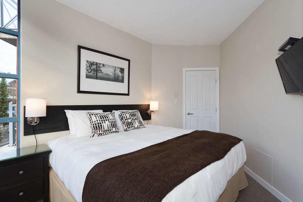 Alpenglow Suite: Village Mountain Retreat * Whistler