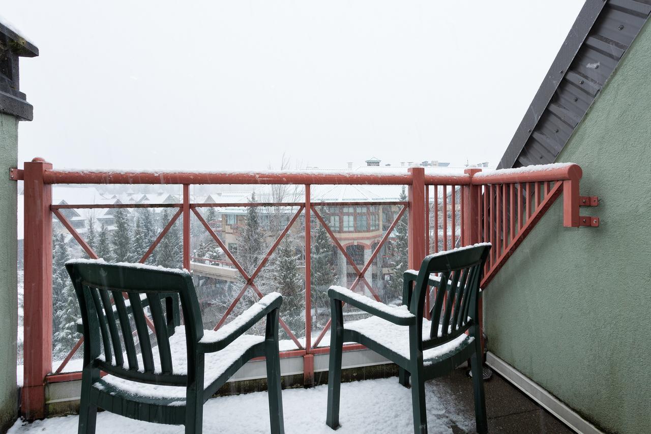 Alpenglow Suite: Village Mountain Retreat Whistler