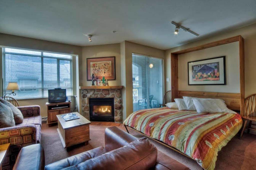 Hotel Resortquest At The Town Plaza Whistler