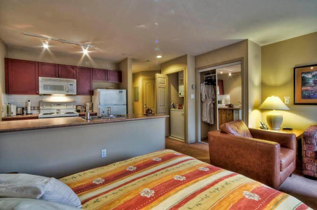 Hotel Resortquest At The Town Plaza 2*