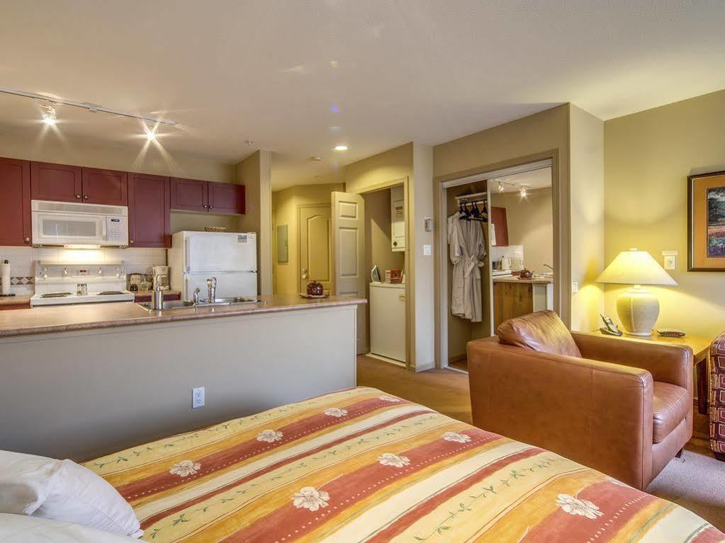 Resortquest At The Town Plaza Hotel