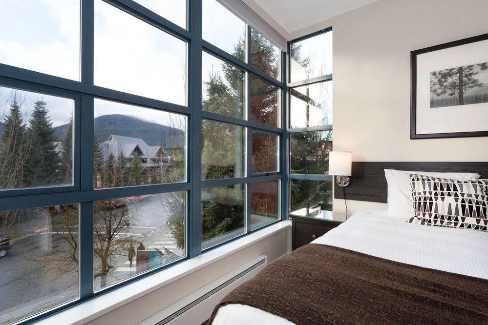Alpenglow Suite: Village Mountain Retreat Whistler