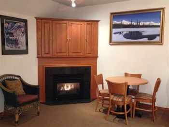 Apartment Alpenglow Suite: Village Mountain Retreat *