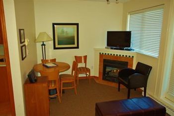 Alpenglow Suite: Village Mountain Retreat * Whistler