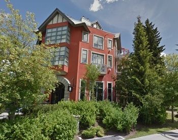 Alpenglow Suite: Village Mountain Retreat Whistler