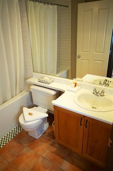 Alpenglow Suite: Village Mountain Retreat * Whistler