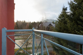 Alpenglow Suite: Village Mountain Retreat Apartment Whistler