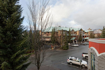 Apartment Alpenglow Suite: Village Mountain Retreat