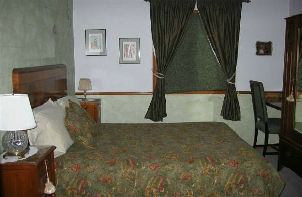 Bed & Breakfast At Clifftop Lane 4*