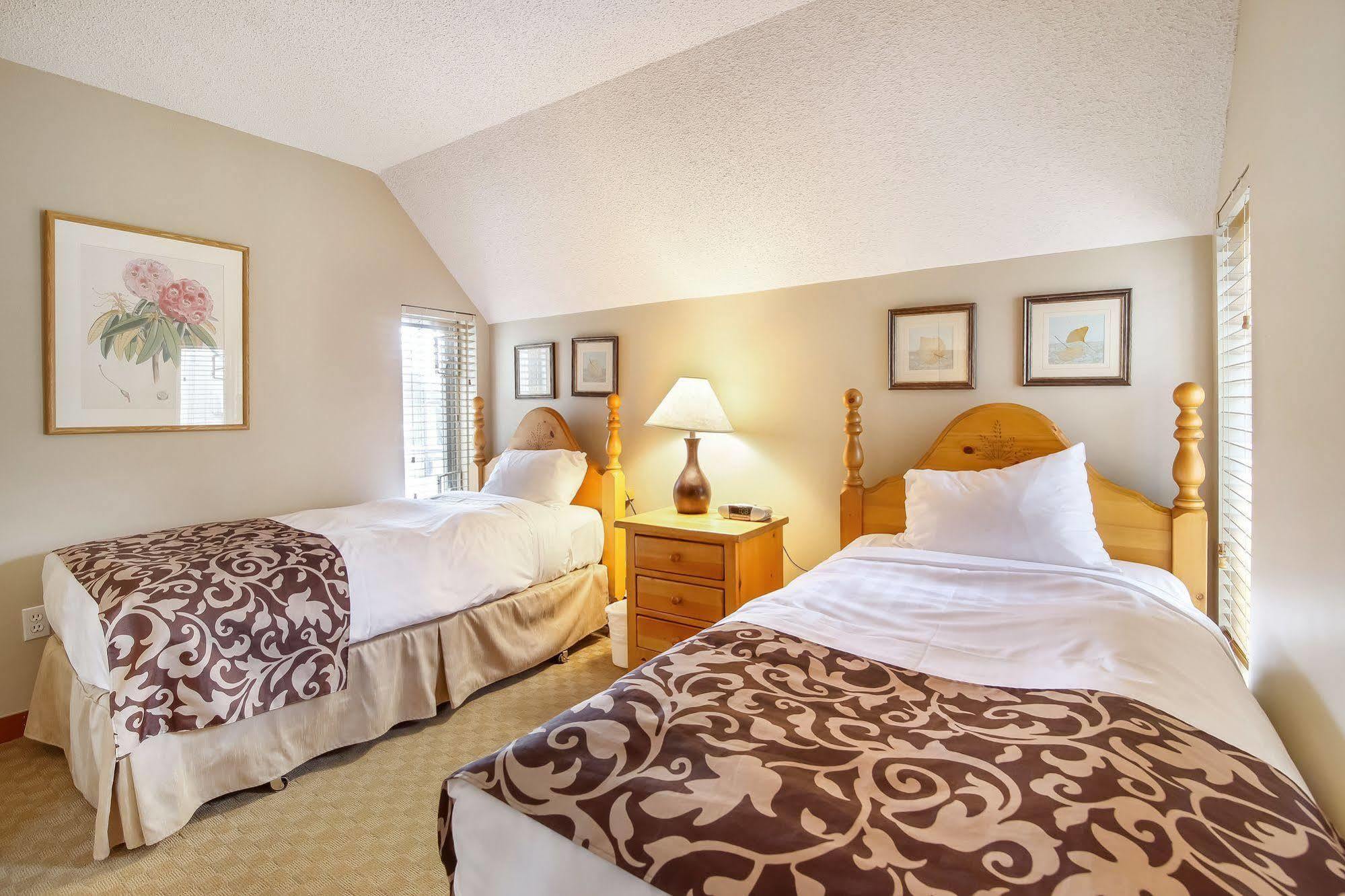 Resortquest At Placid 2* Whistler