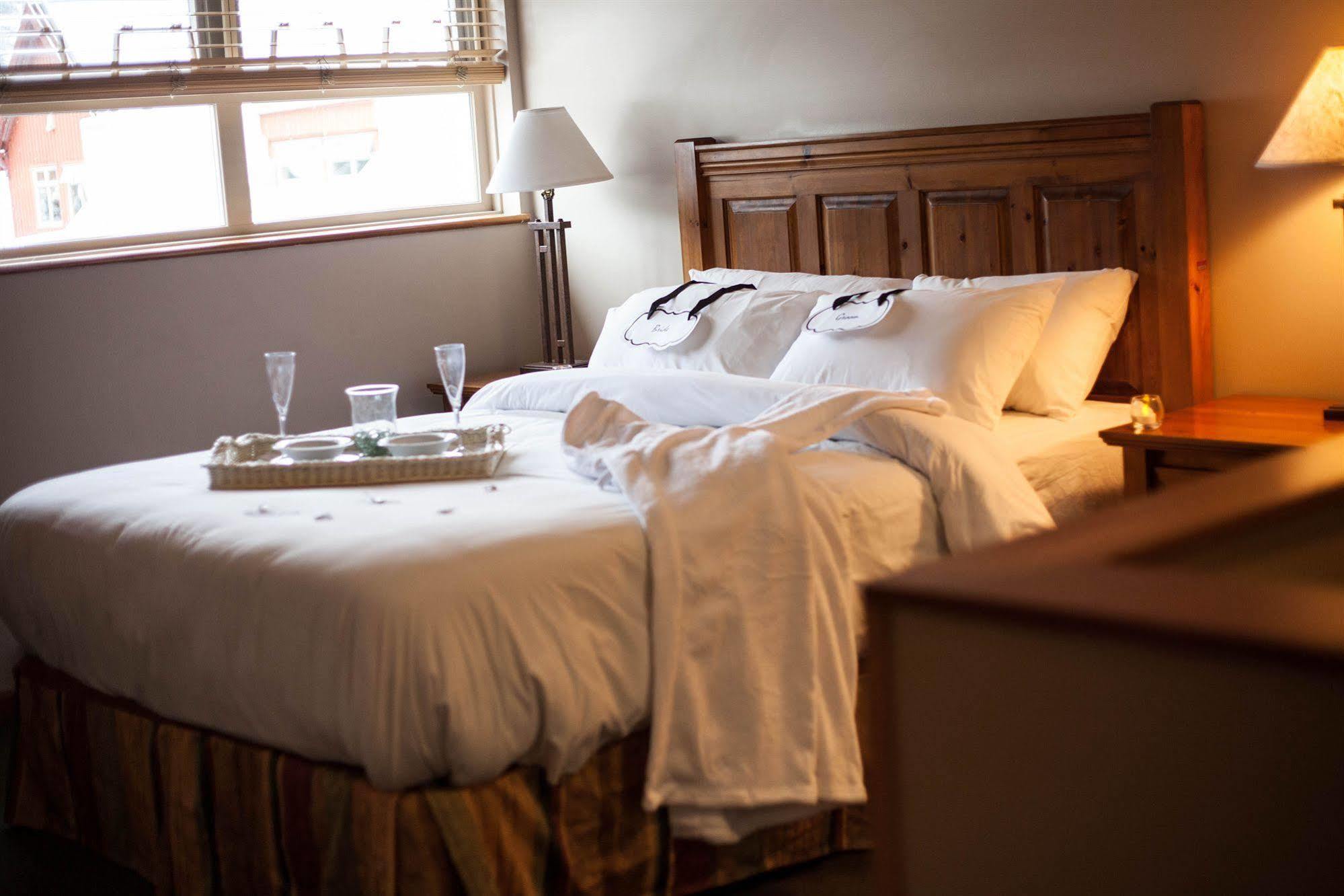 Resortquest At Placid 2* Whistler