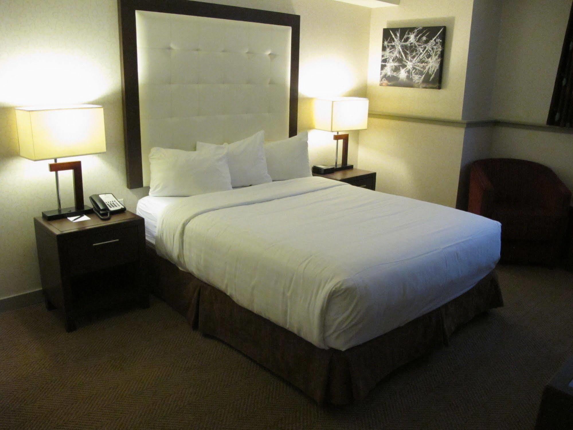 Aava Hotel 4*