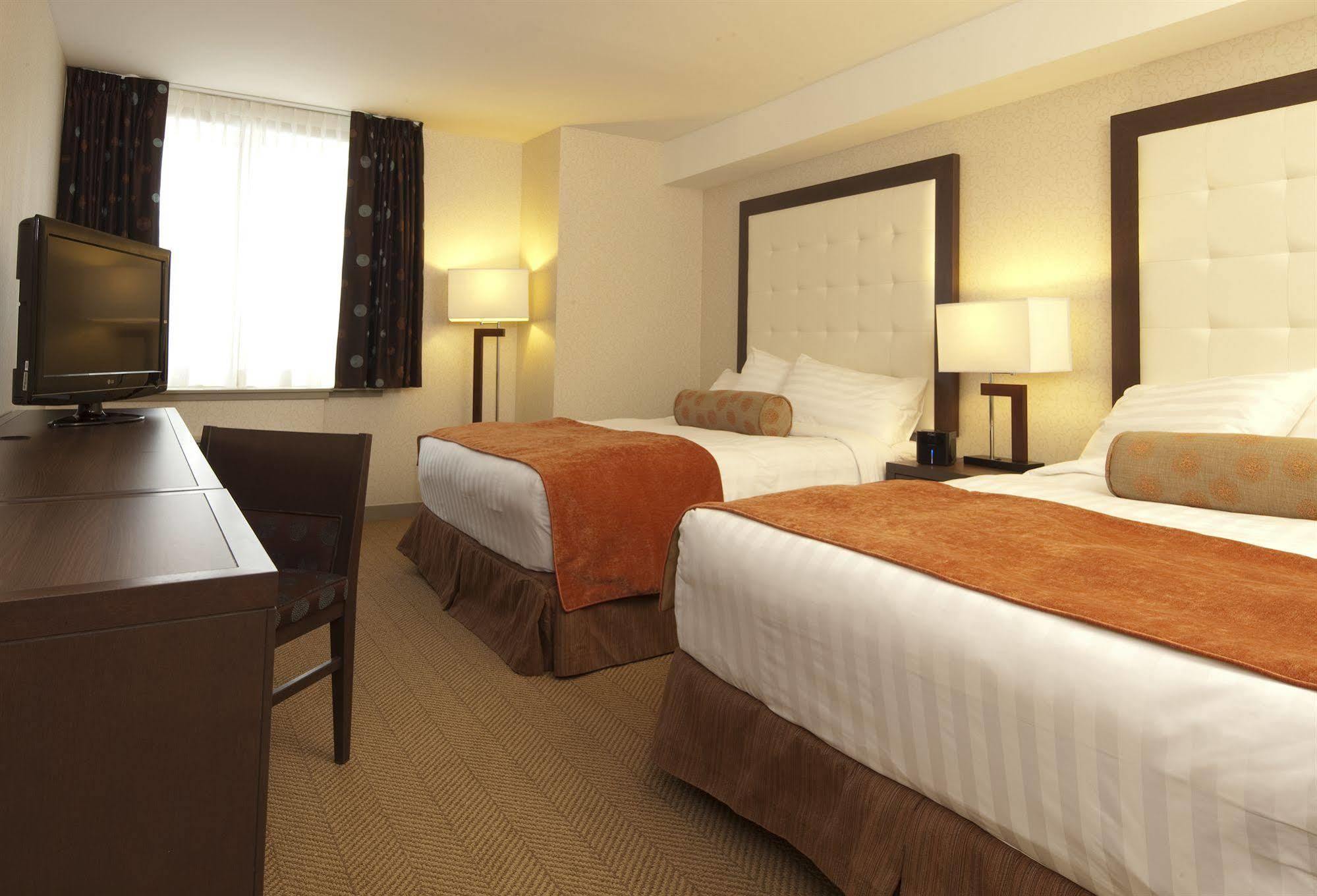 Aava Hotel 4*