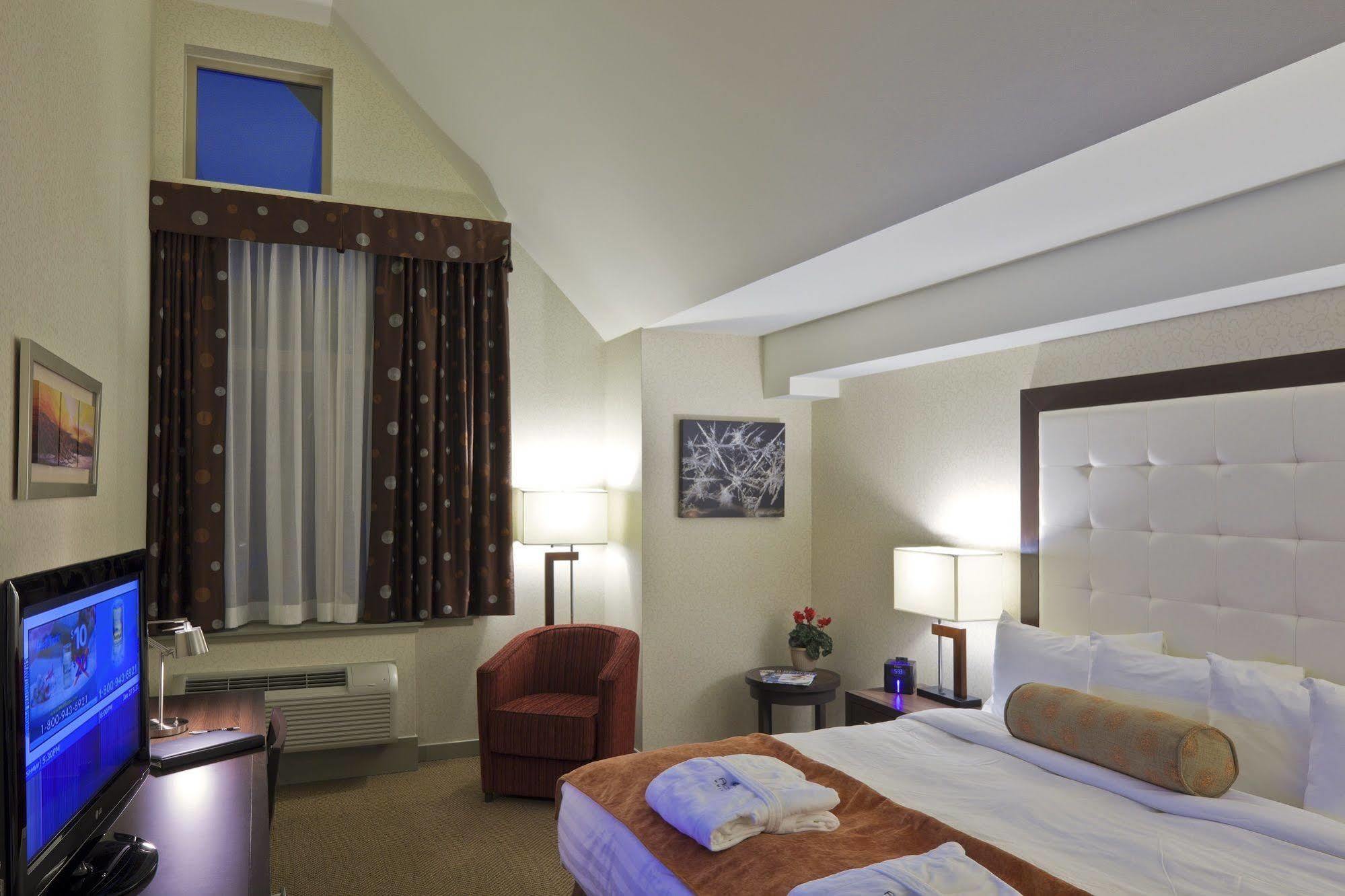 Aava 4* Whistler
