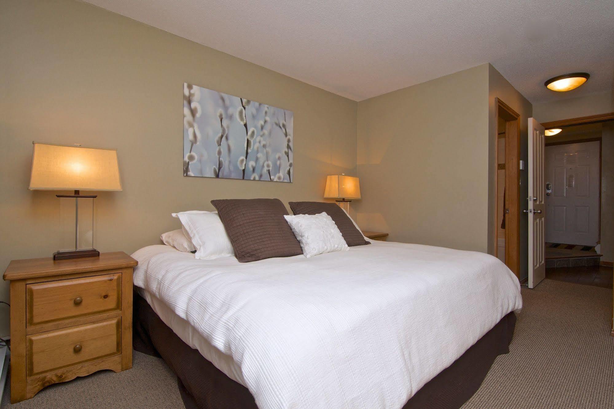 Blackcomb Vr At Glaciers Reach Hotel 3*