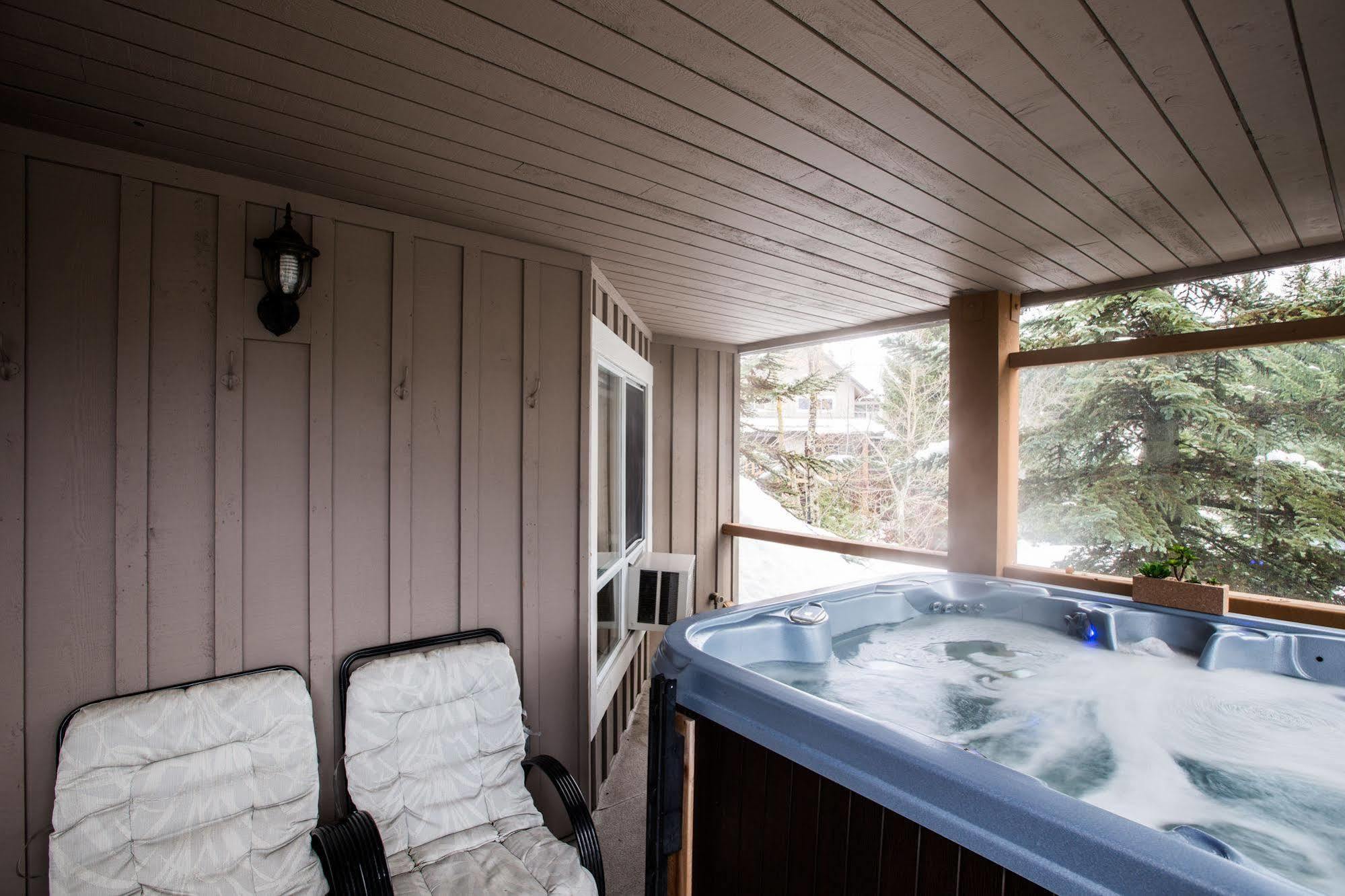 Hotel Blackcomb Vr At Glaciers Reach 3*