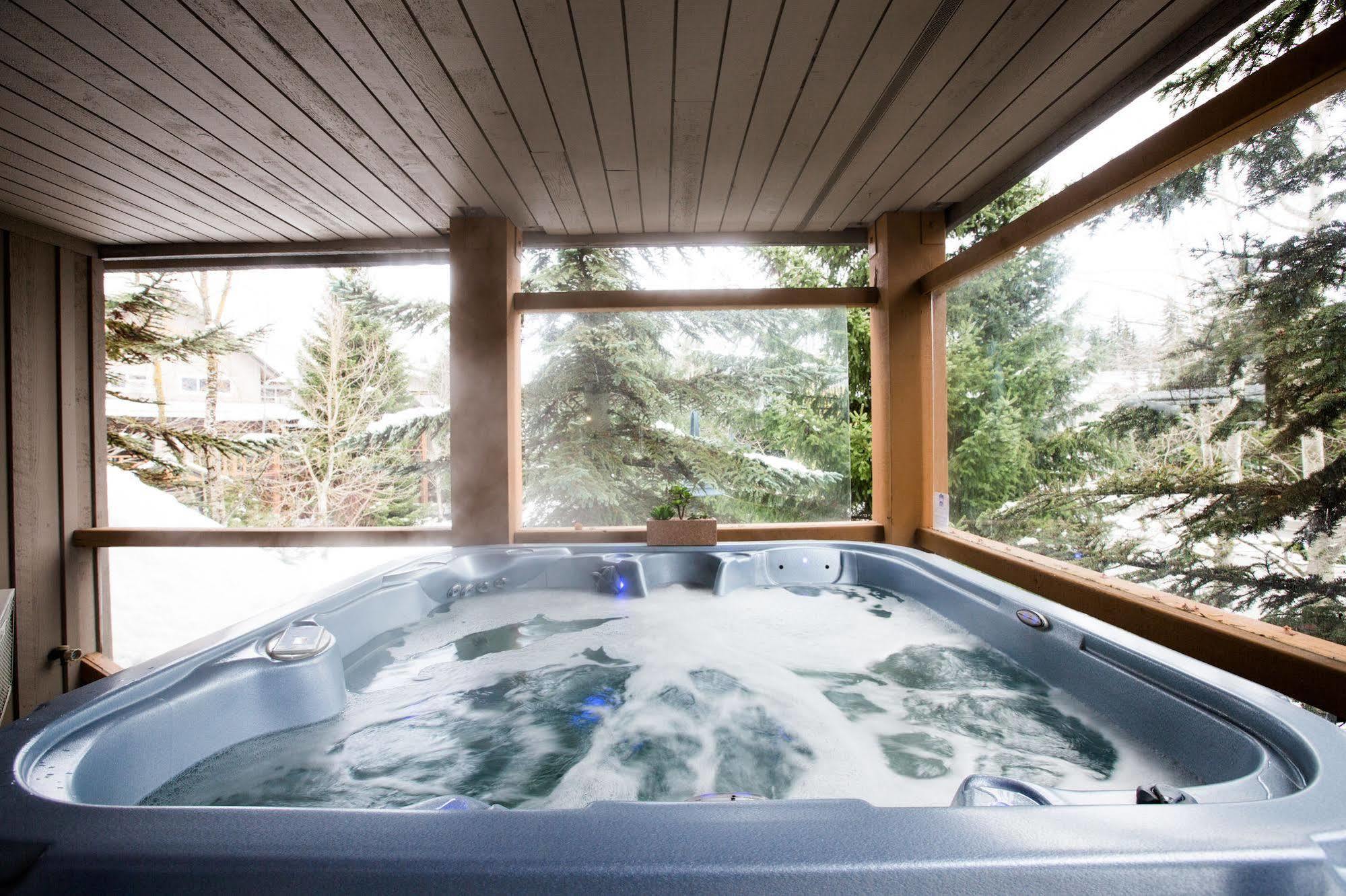 Hotel Blackcomb Vr At Glaciers Reach Whistler