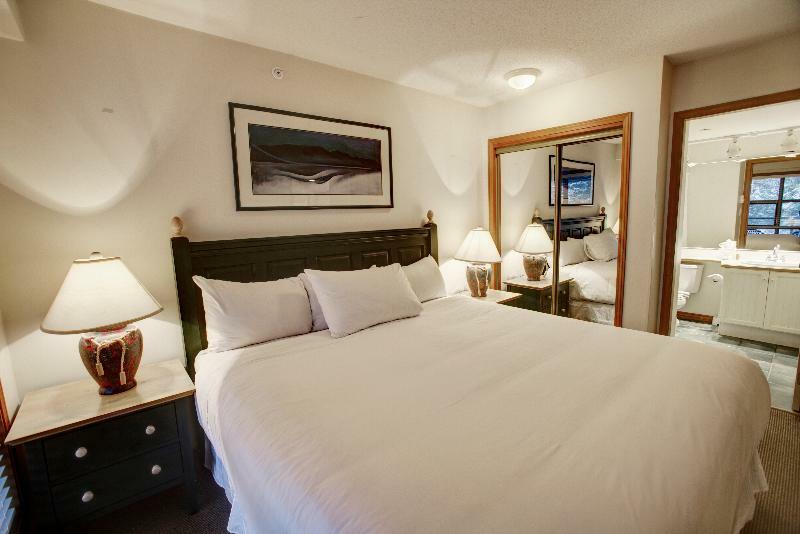 Aspens Blackcomb Aparthotel 4*