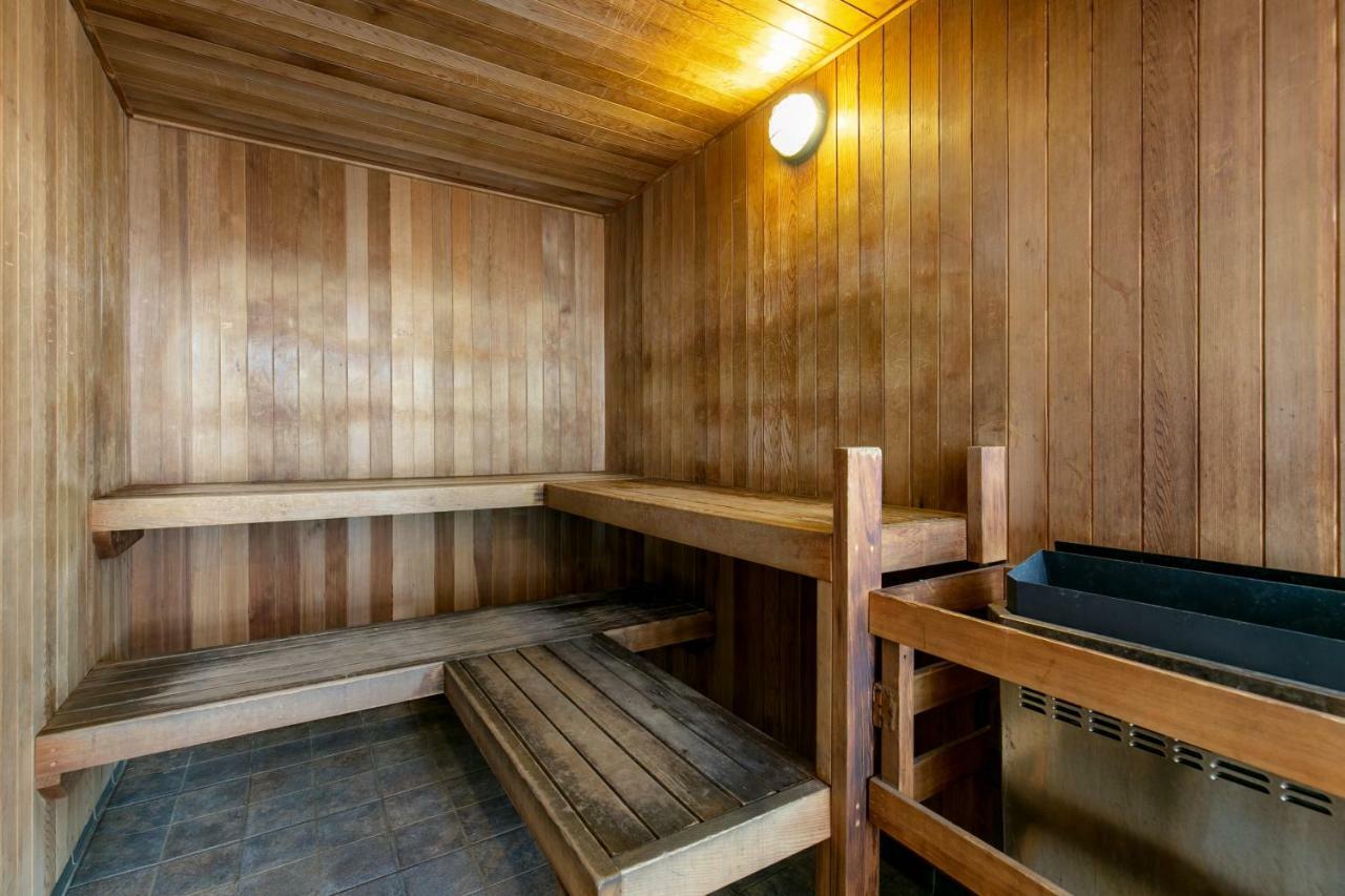 Alpenglow Suite: Village Mountain Retreat Apartment