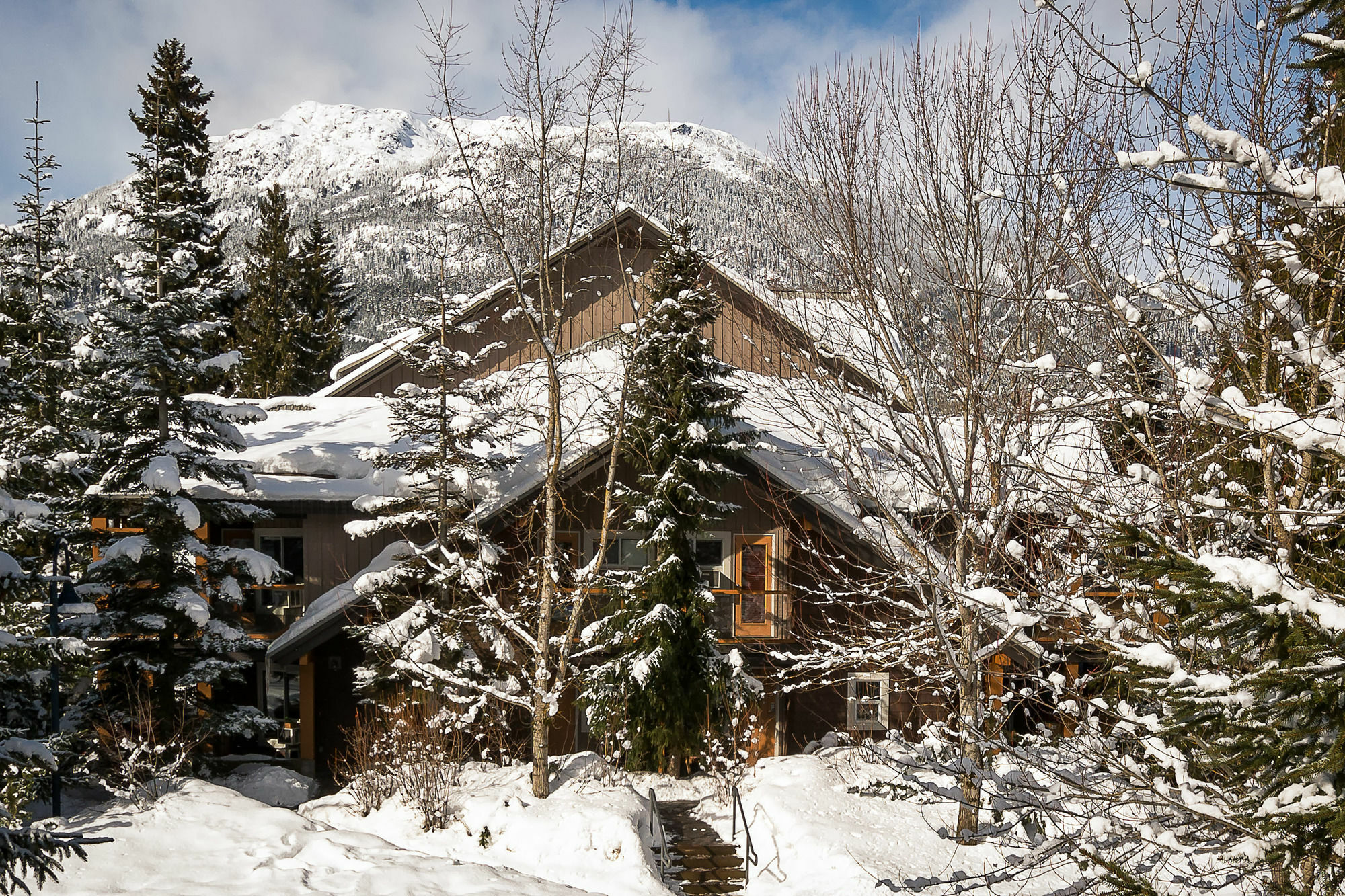 Hotel Resortquest At Glaciers Reach Whistler
