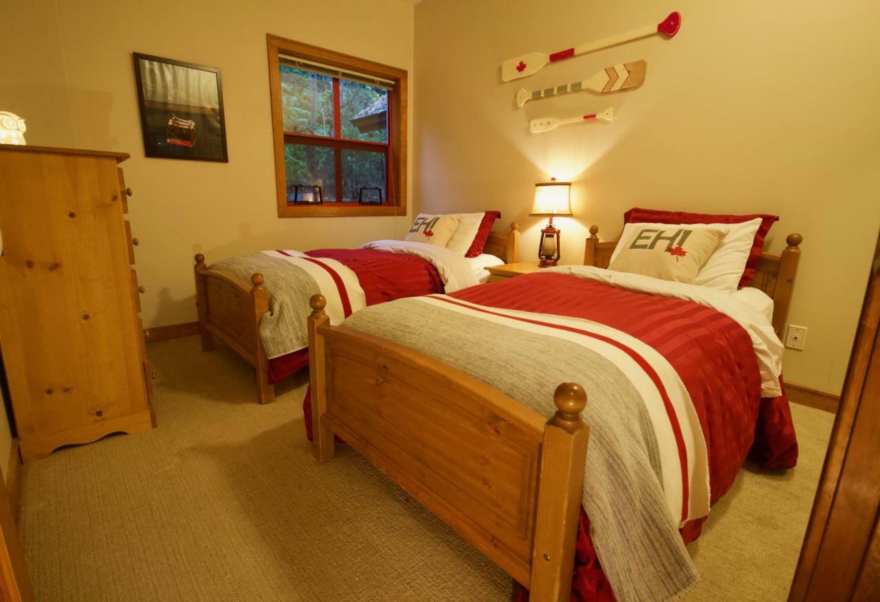 Holiday home Spacious Rustic Retreat At The Woods *