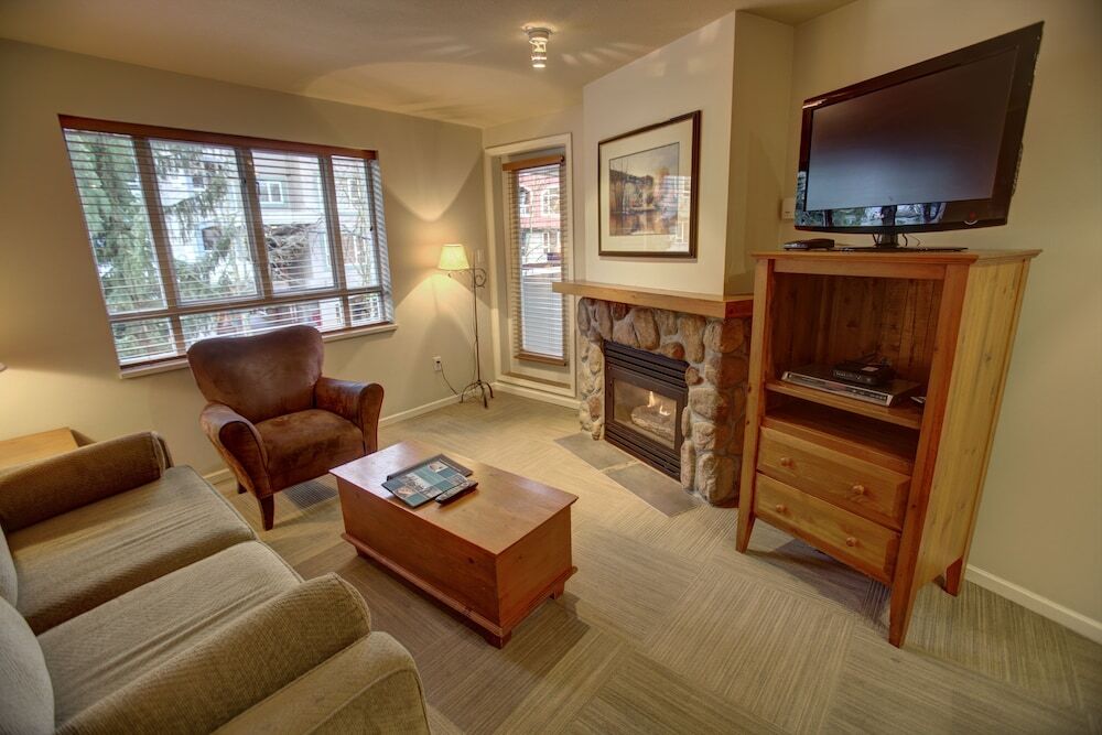 Resortquest At The Town Plaza Hotel Whistler
