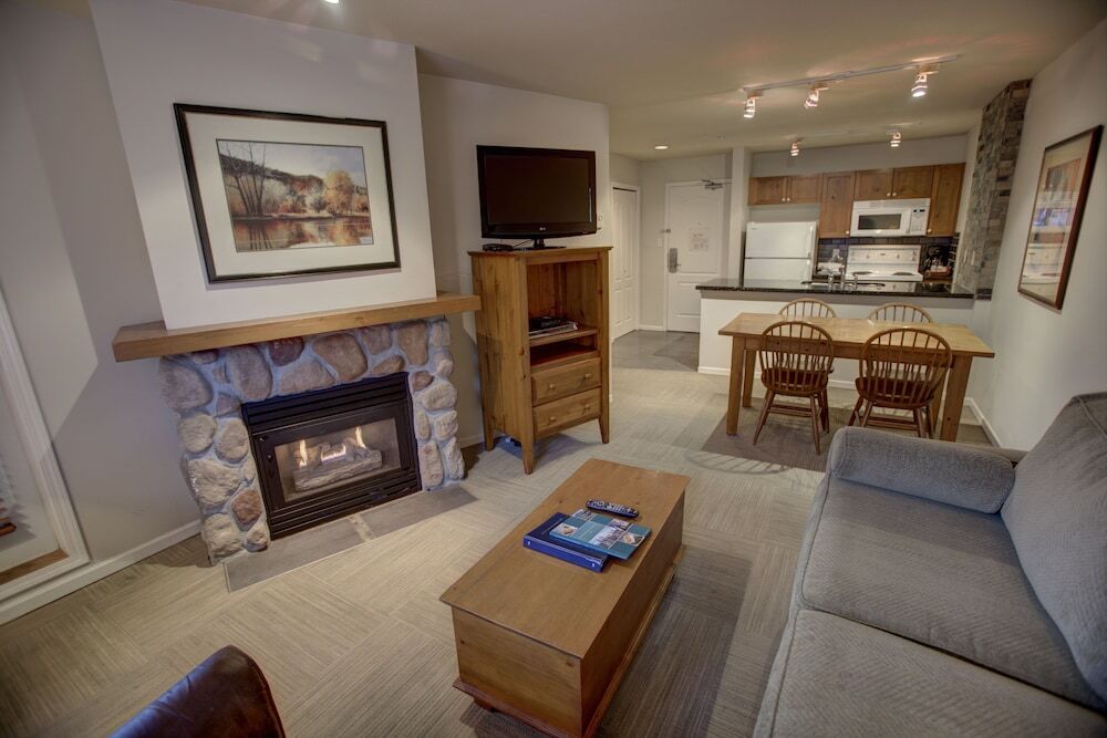 Resortquest At The Town Plaza Hotel Whistler