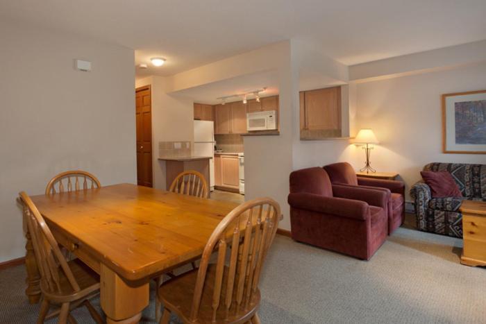 Stoney Creek- Lagoons By Premier Apartment Whistler