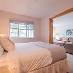 Glaciers Lodge By Outpost Whistler