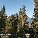 Contemporary & Spacious Slopeside 1Br Getaway