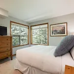 Arrowhead Point By Outpost Whistler