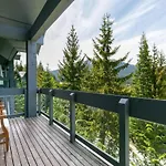 Northern Lights 35 | Spacious Townhome Close To Village With Hot Tub, Mountain View & Garage Parking