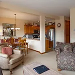 Painted Cliff 28 | Ski-In-Ski-Out Townhouse On Blackcomb W/ Hot Tub, Fireplace, Parking