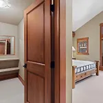 Taluswood The Heights 17 | Ski Access Townhome With Private Hot Tub, & Scenic Views