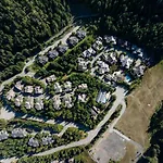 Taluswood The Heights 6 | Beautifully Updated Chalet W/ Private Hot Tub, Slopeside View, Parking